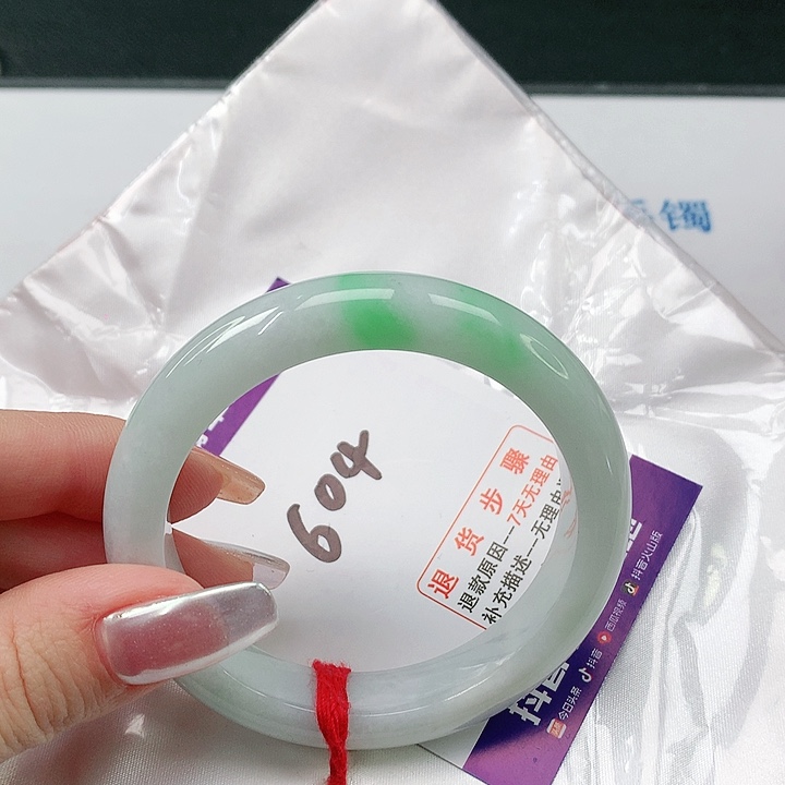 翡翠手镯未镶嵌翡翠手镯