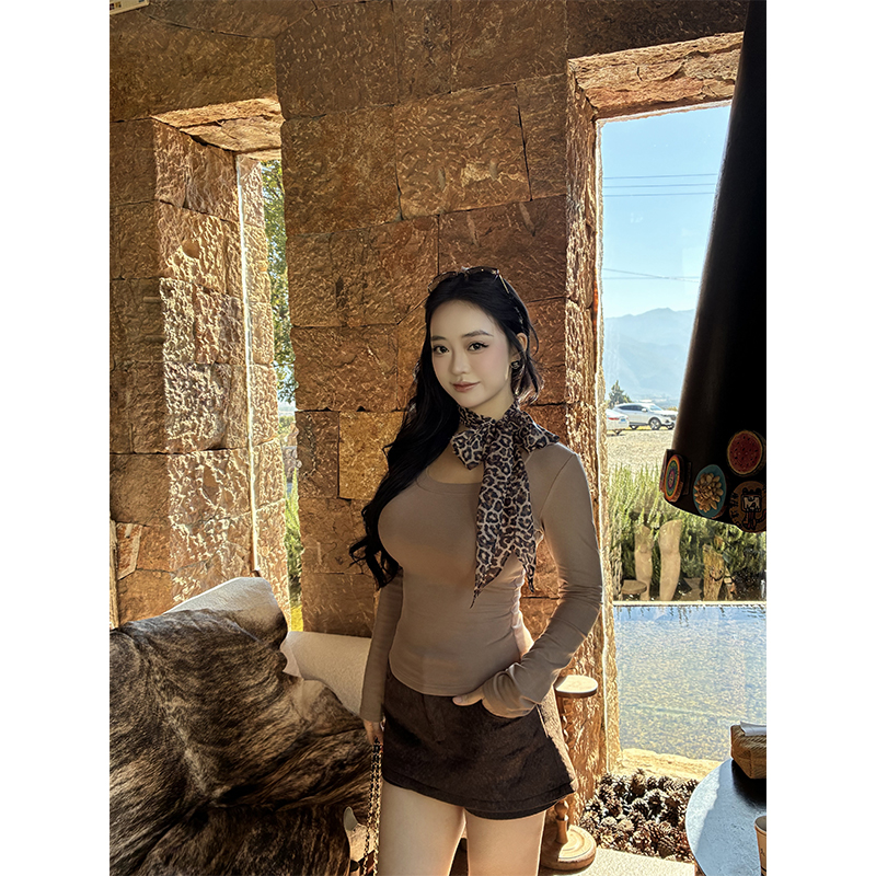 肉装小cherry 美貌野心家 大U领豹纹丝巾打底T恤微胖修身针织上衣