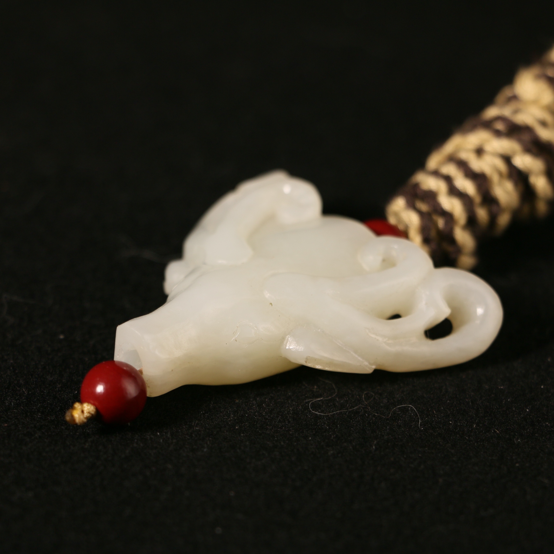 7R23 清 和田玉鹿首吊坠