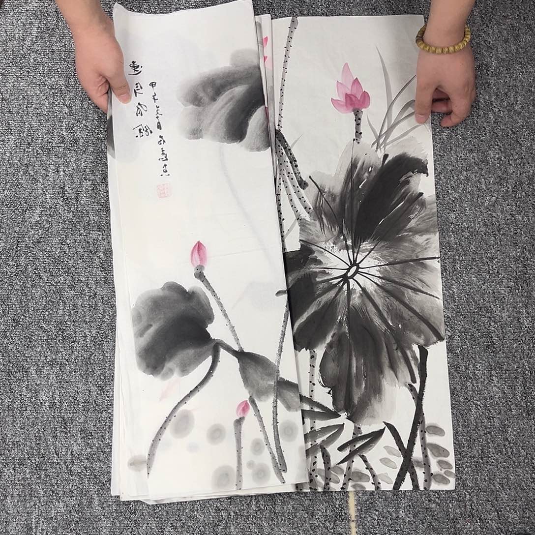 国画卖字画的小男孩