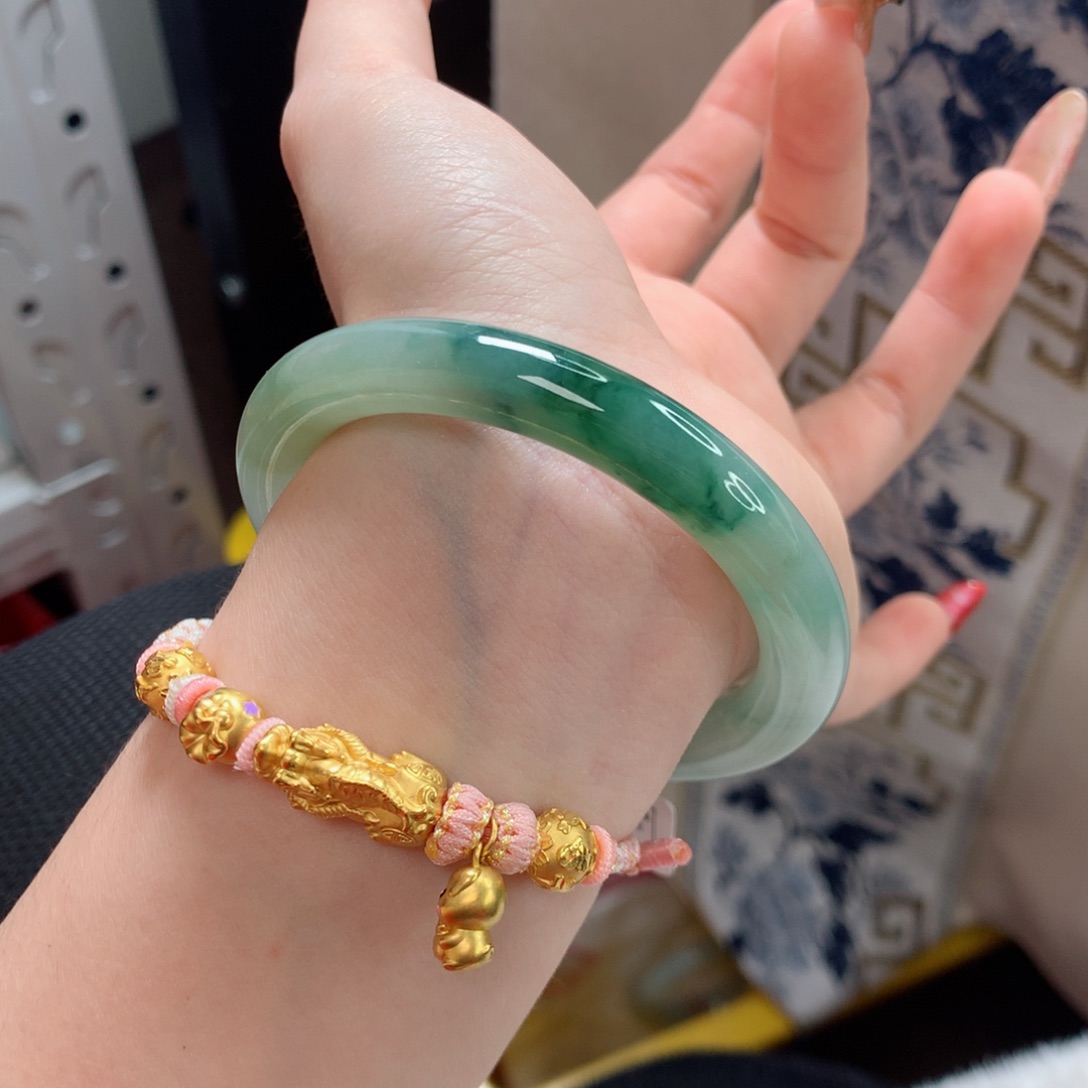 翡翠手镯未镶嵌54.1绿底飘阳绿色花正圆～主播强推美镯！