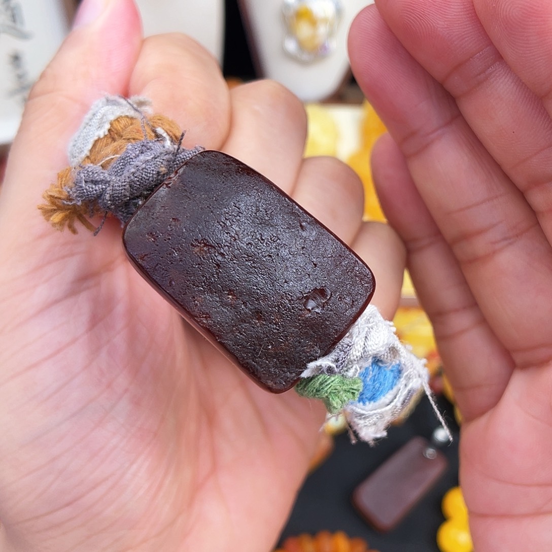 未镶嵌琥珀珠宝奇石