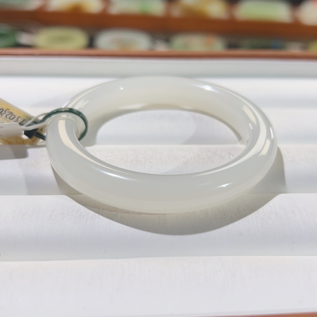 和田玉手镯未镶嵌我***茄