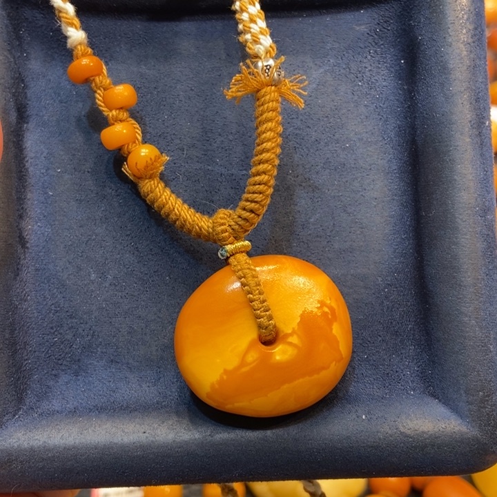 琥珀吊坠(赠链)未镶嵌