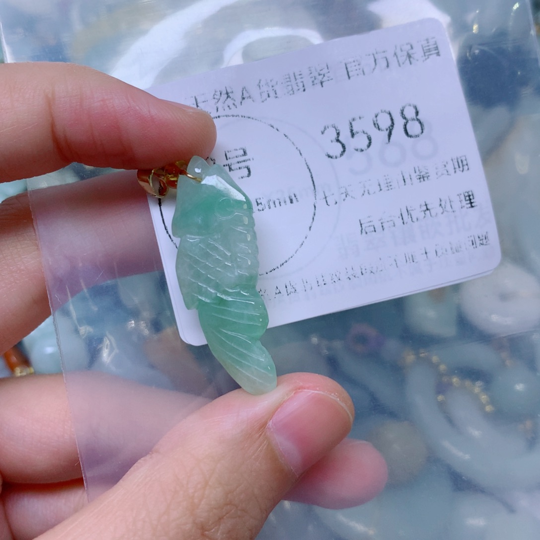 吊坠(不含链)未镶嵌翡翠
