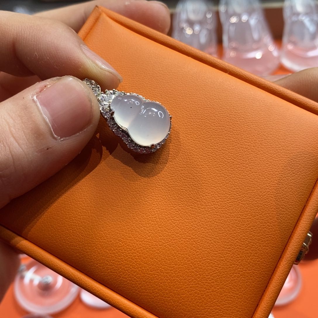 石英质玉吊坠未镶嵌