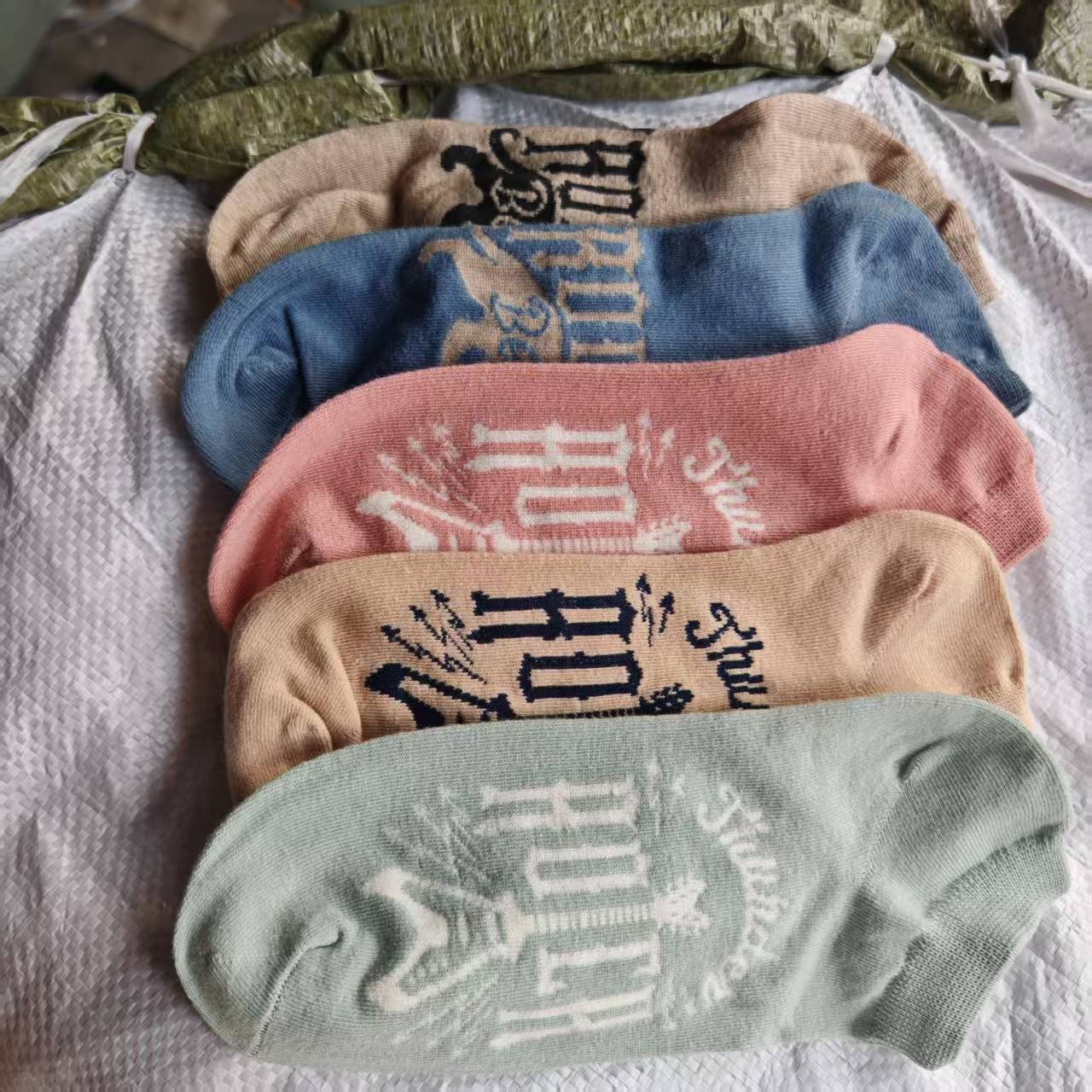 男士透气薄款防臭吸汗夏季秋冬中筒短袜船袜适合运动穿搭