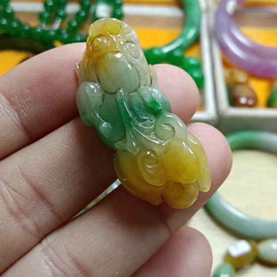 翡翠颈饰未镶嵌翡翠