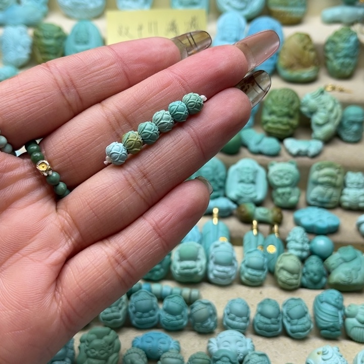 绿松石未镶嵌颈饰