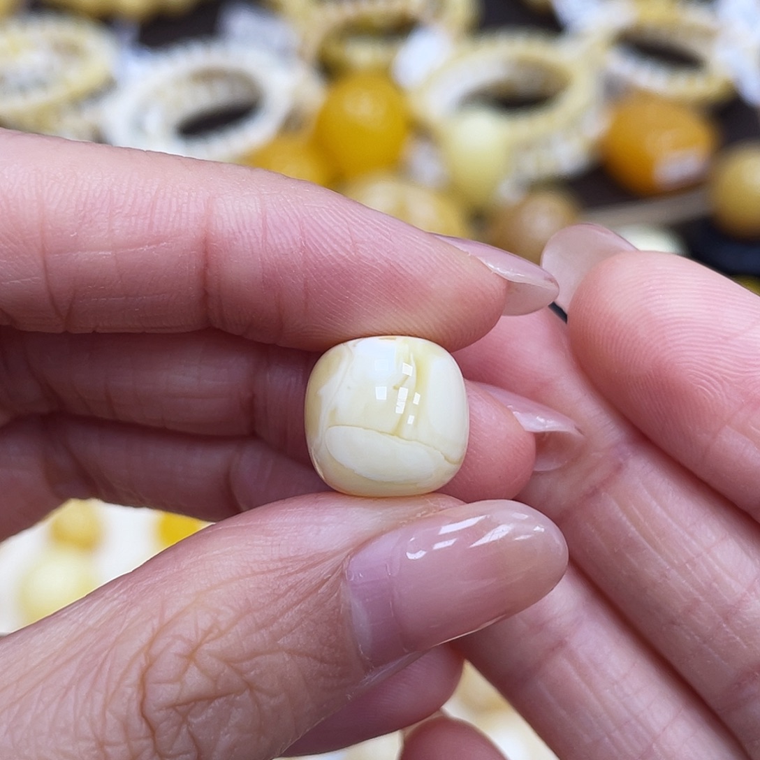 念***安琥珀未镶嵌裸石12.0*11.6mm