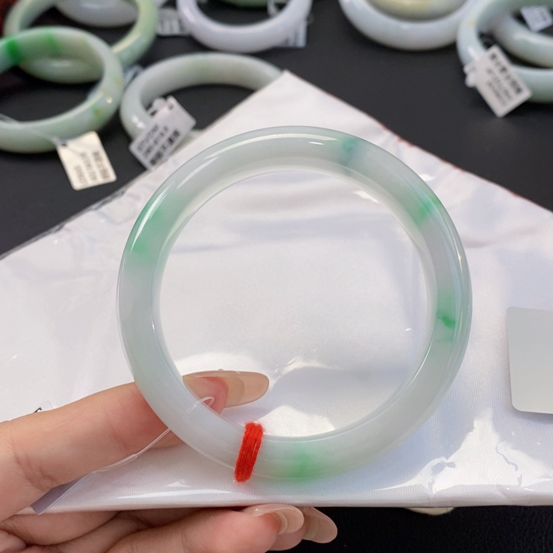 翡翠手镯未镶嵌55白底青