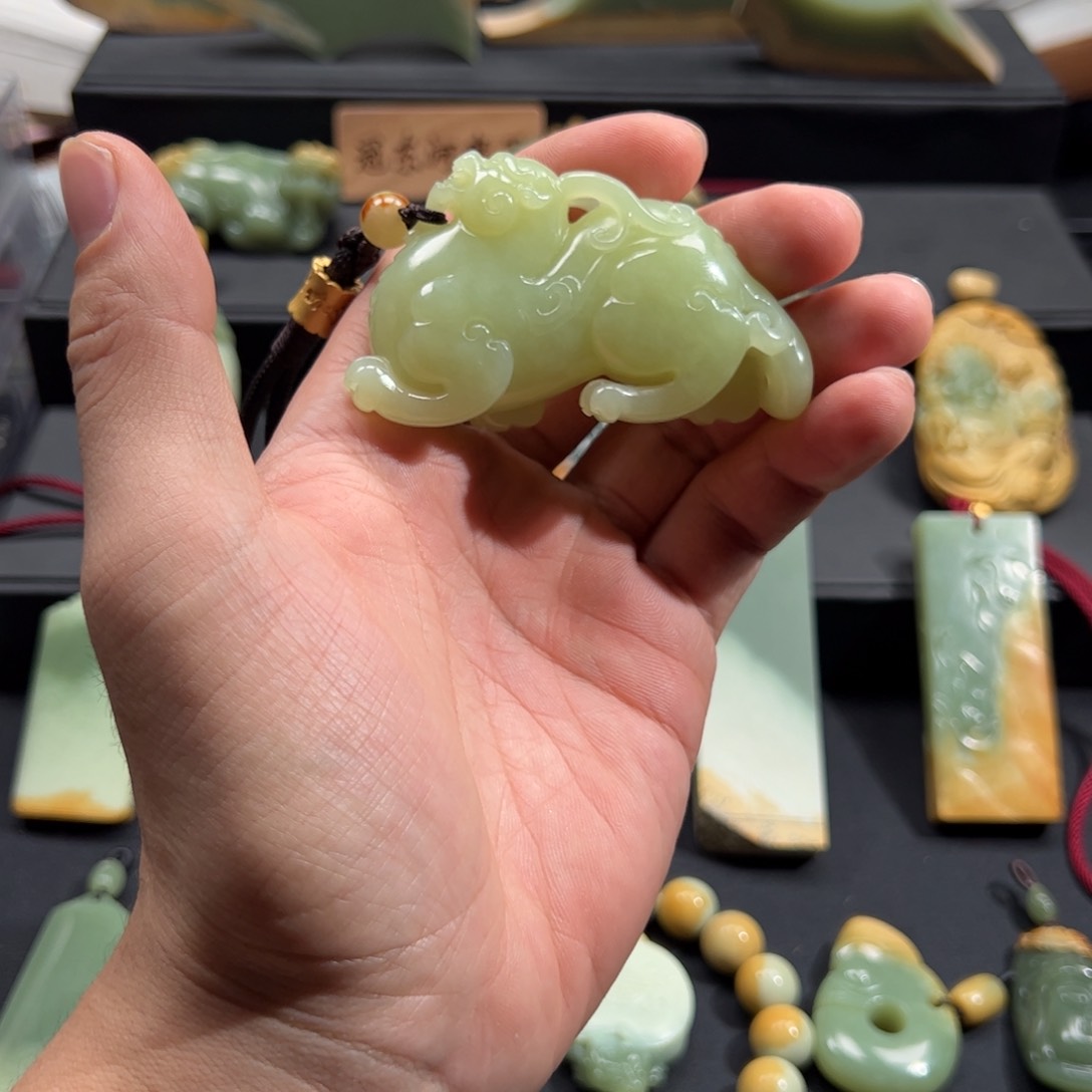 岫岩老玉（透闪石质玉）颈饰未镶嵌乐**命