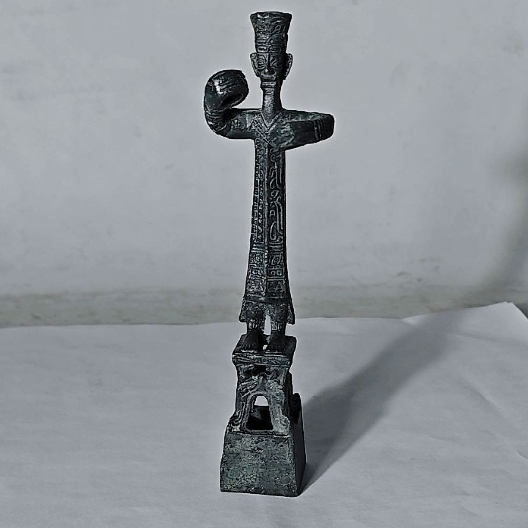 三星堆立人摆件巫师仿古青铜青铜器大立工艺品桌面纵目面具收藏