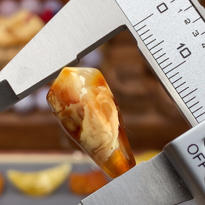 琉璃/树脂/塑料类