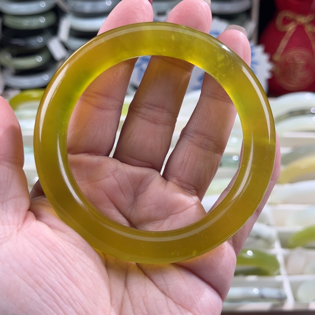 蛇纹石玉手镯未镶嵌