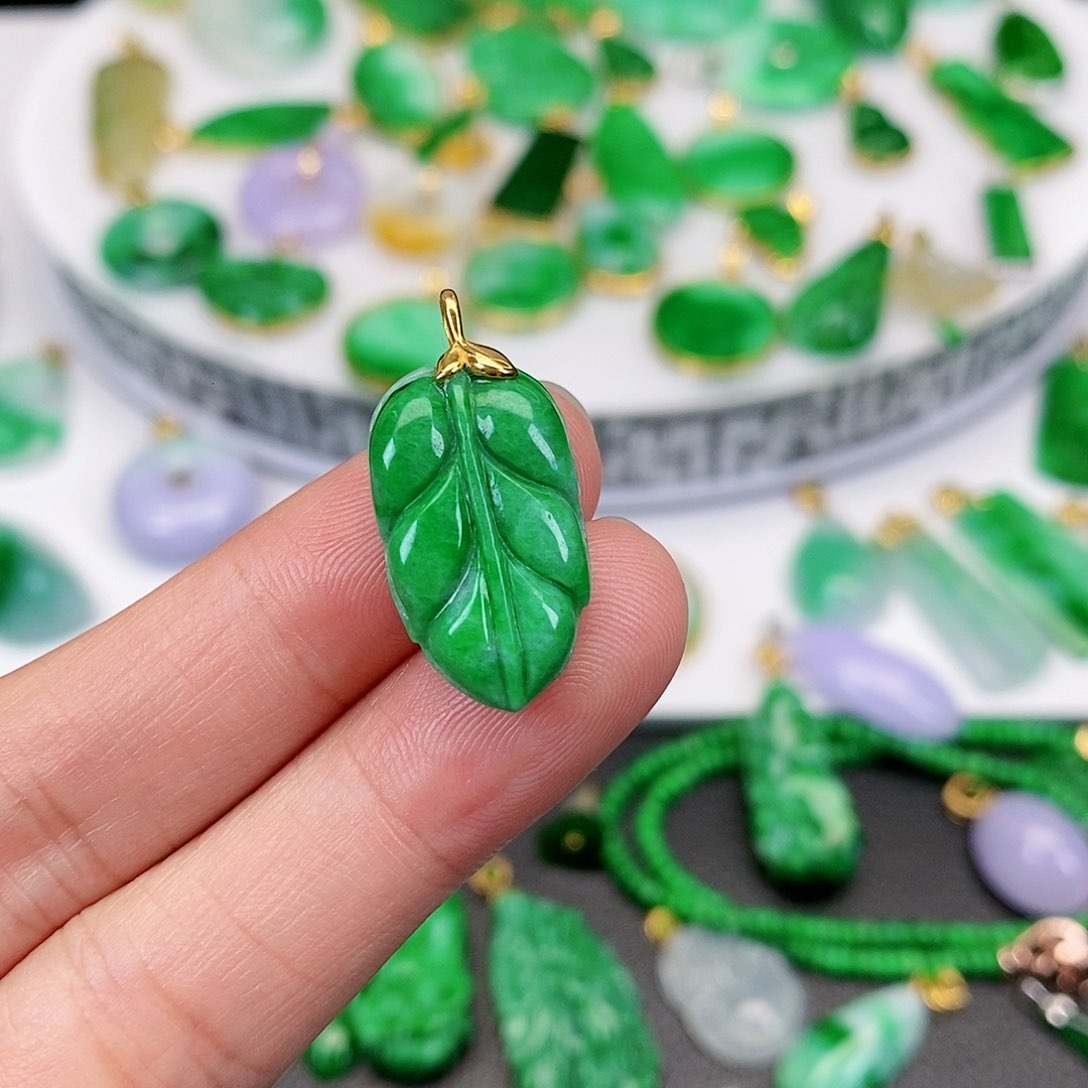 翡翠吊坠(不含链)18K金镶嵌