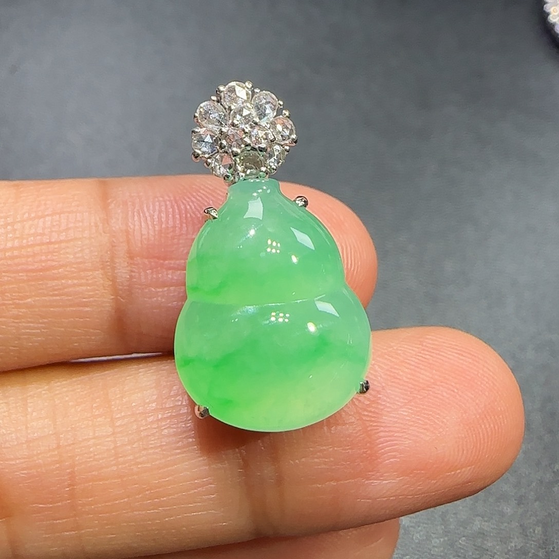 翡翠吊坠(不含链)18K金镶嵌