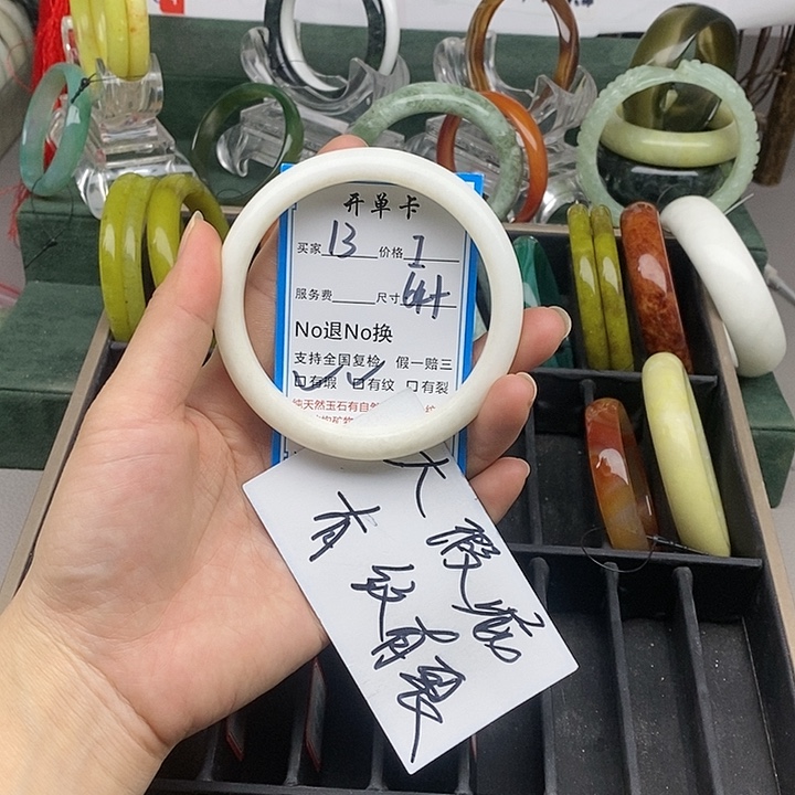 蛇纹石玉未镶嵌手镯