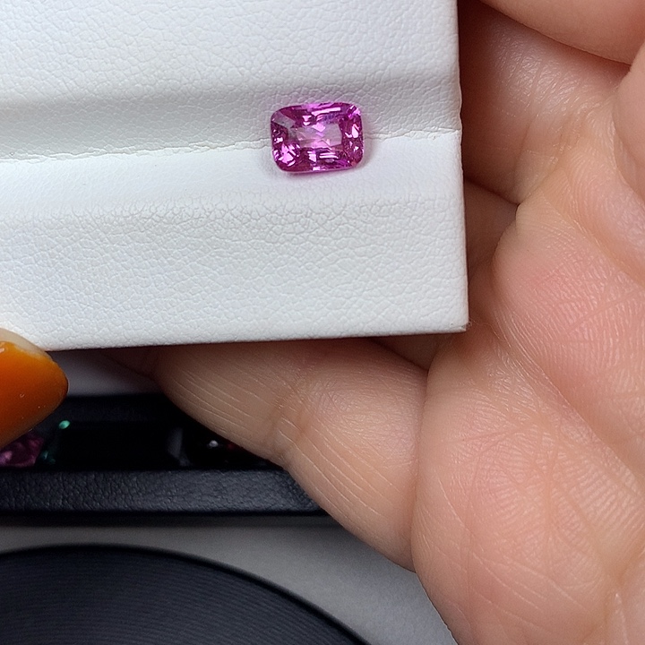 蓝宝石裸石1.59ct粉蓝宝