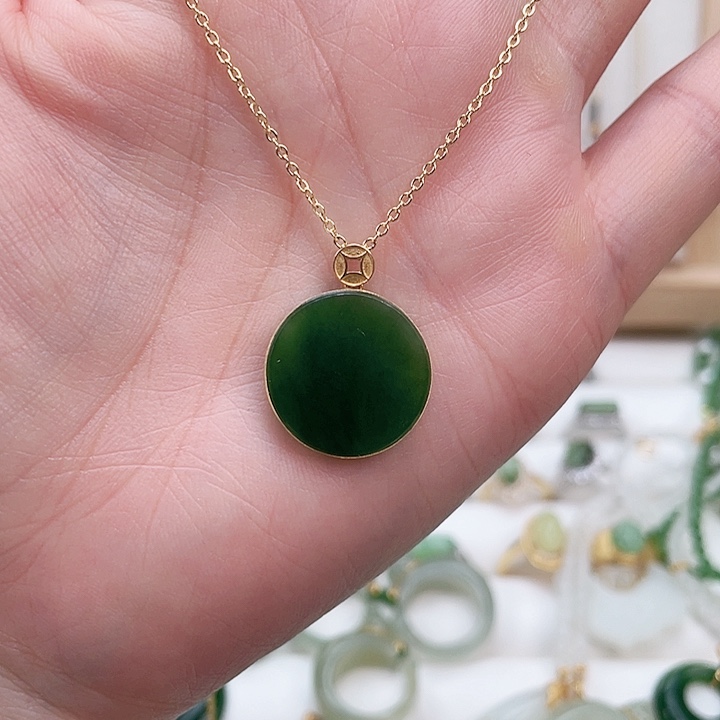 颈饰18K金镶嵌和田玉