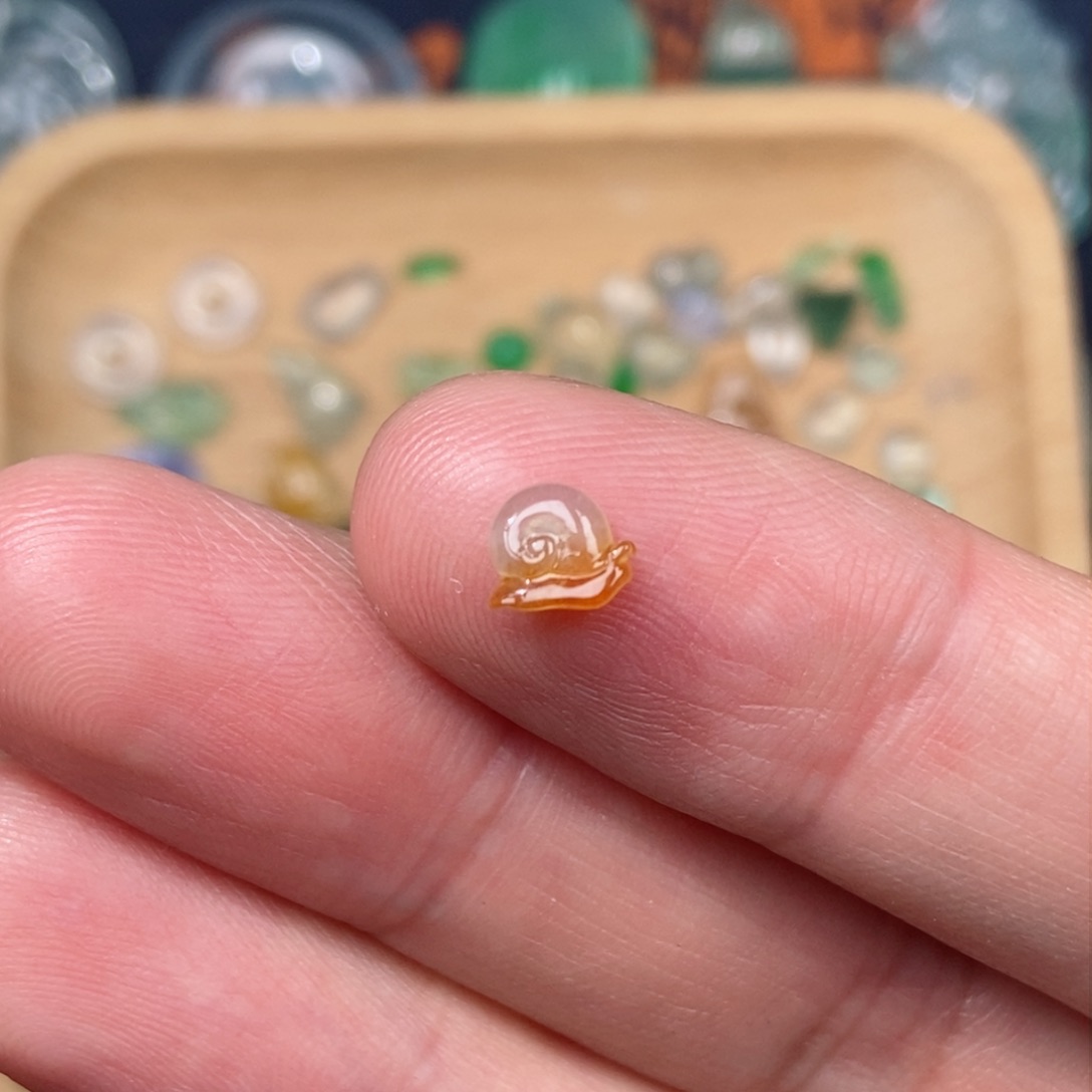 翡翠颈饰未镶嵌蜗牛