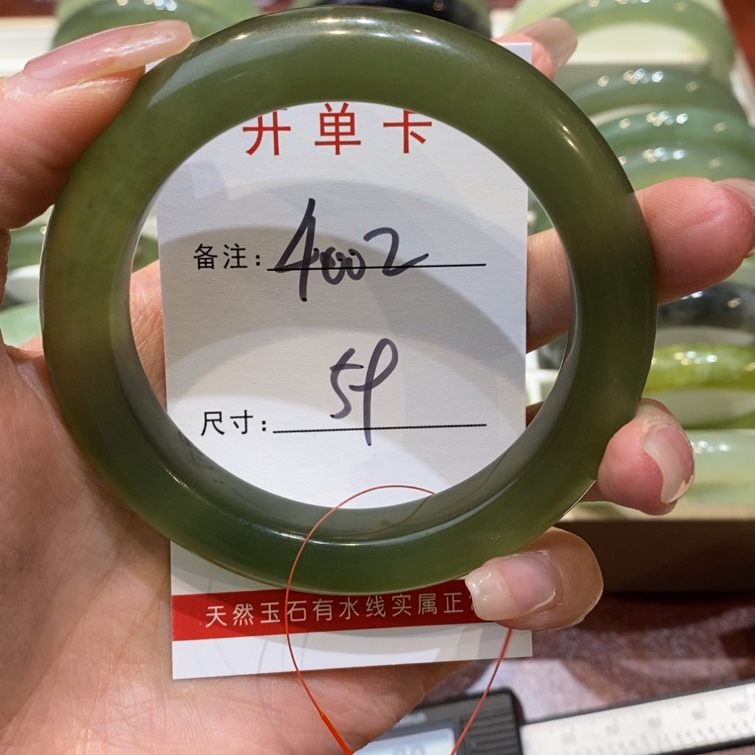 【闪购商品】蛇纹石玉手镯未镶嵌糖****?