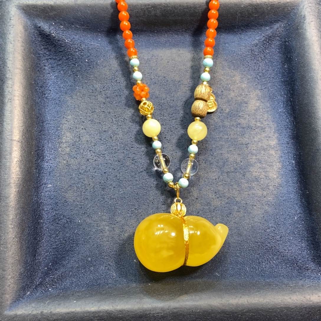 琥珀颈饰未镶嵌蜜蜡