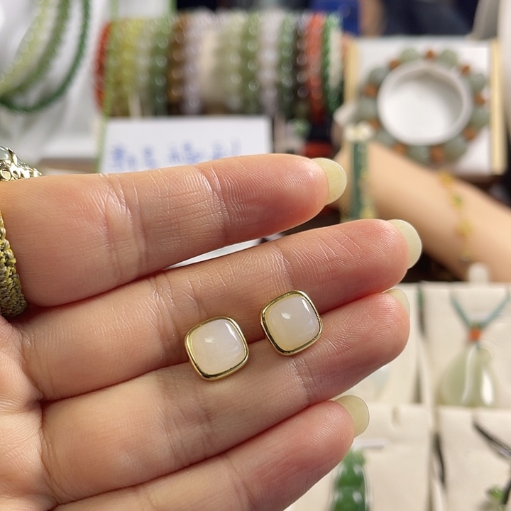 和田玉未镶嵌耳饰