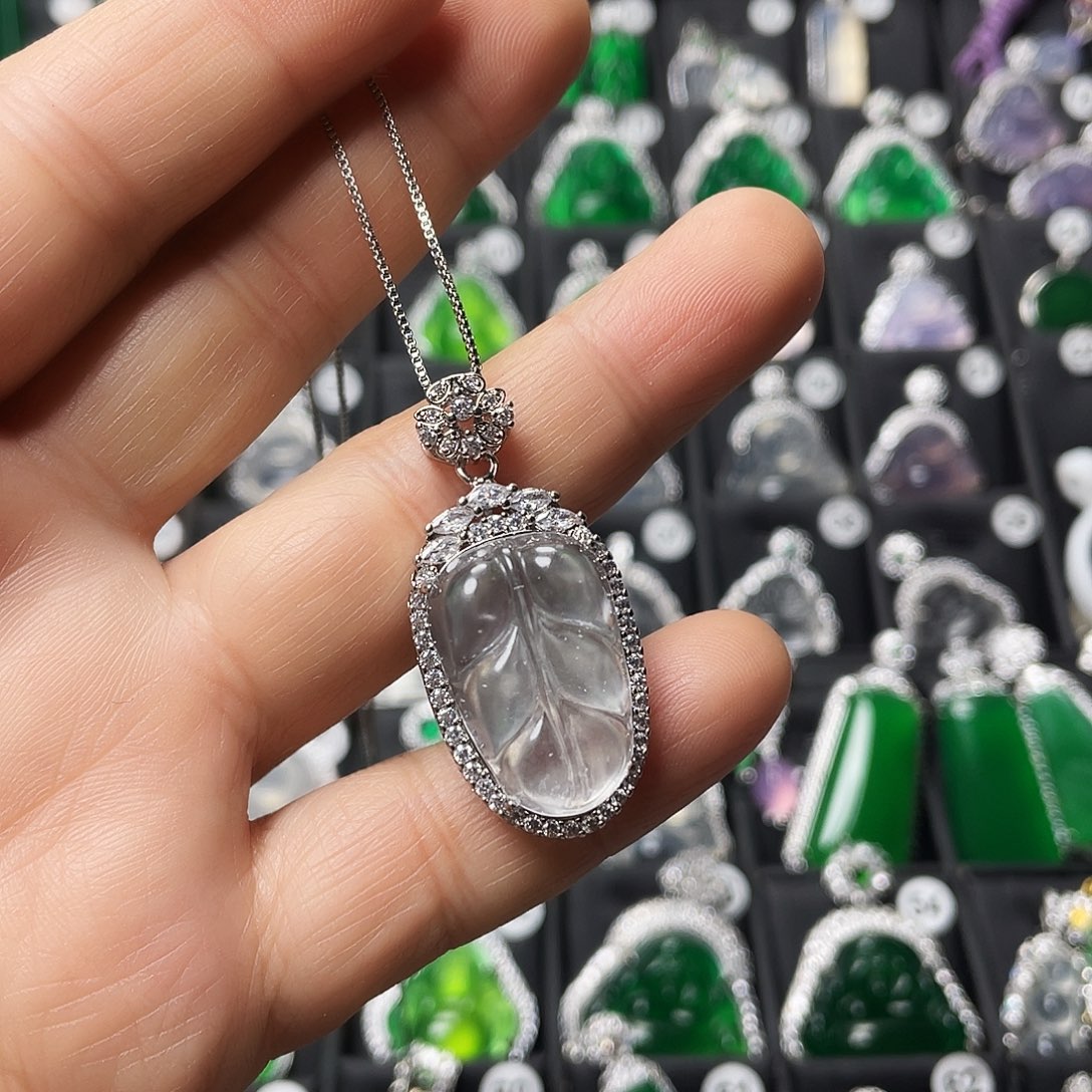 石英质玉合金颈饰