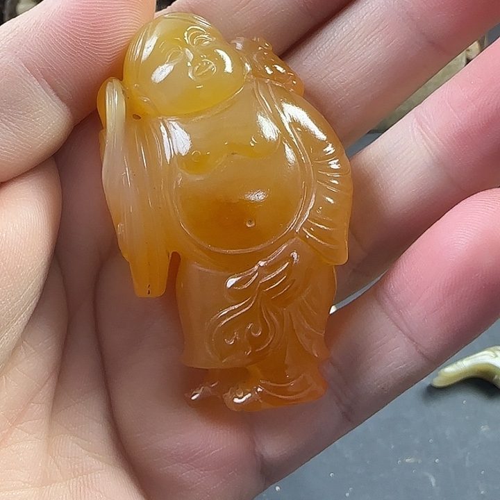 用***峰和田玉（糖玉）未镶嵌挂件