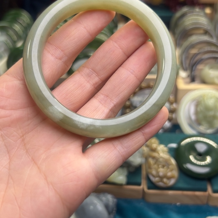 和田玉手镯未镶嵌60圈围M107