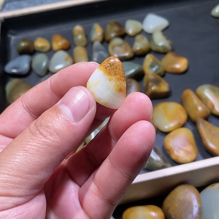 用***9和田玉未镶嵌颈饰