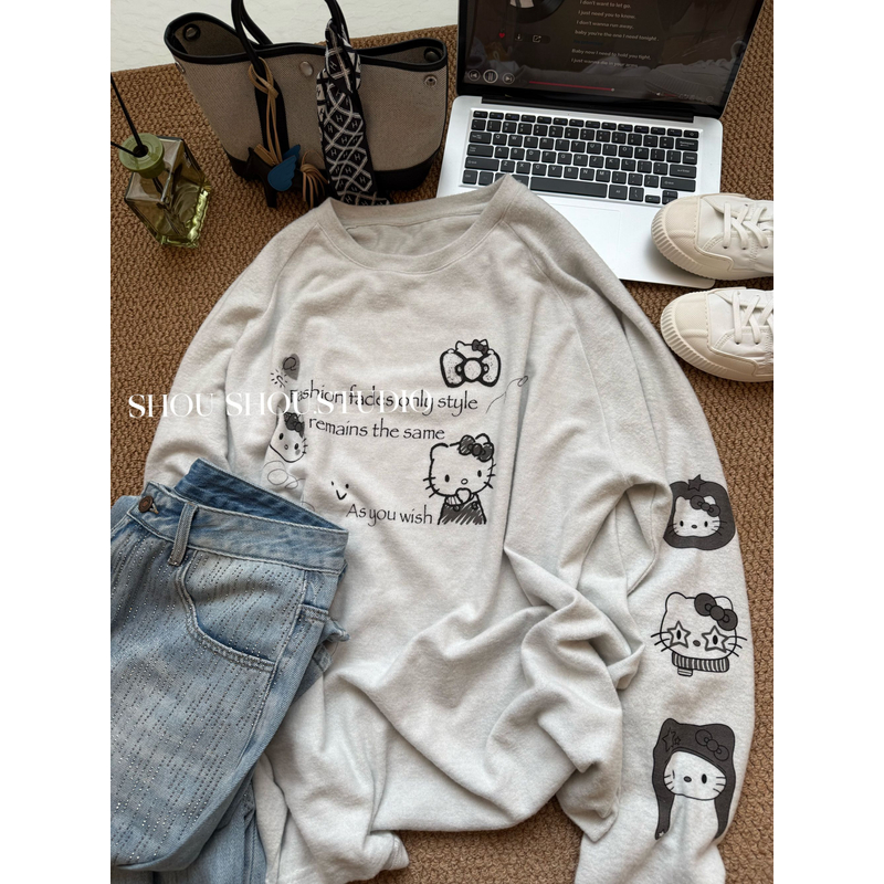 【菲菲】萌趣KT-大码圆领印花百搭显瘦绒感舒适长袖上衣S02232