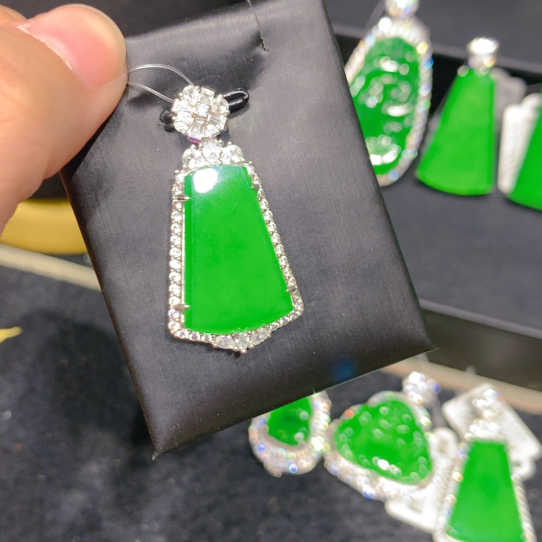 颈饰银S925镶嵌翡翠000031