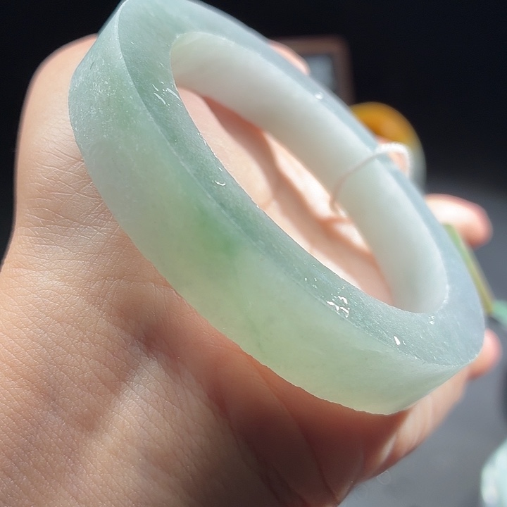 定制翡翠未镶嵌翡翠手镯