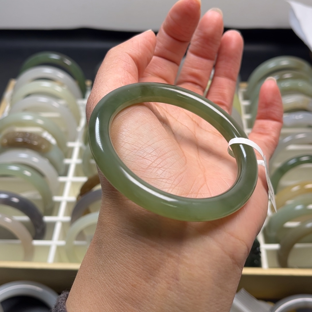 ****宝和田玉未镶嵌手镯54.5圈