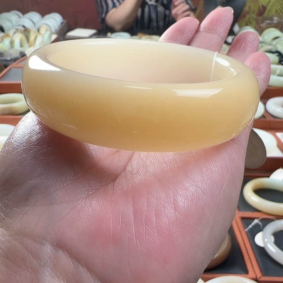 和田玉手镯未镶嵌