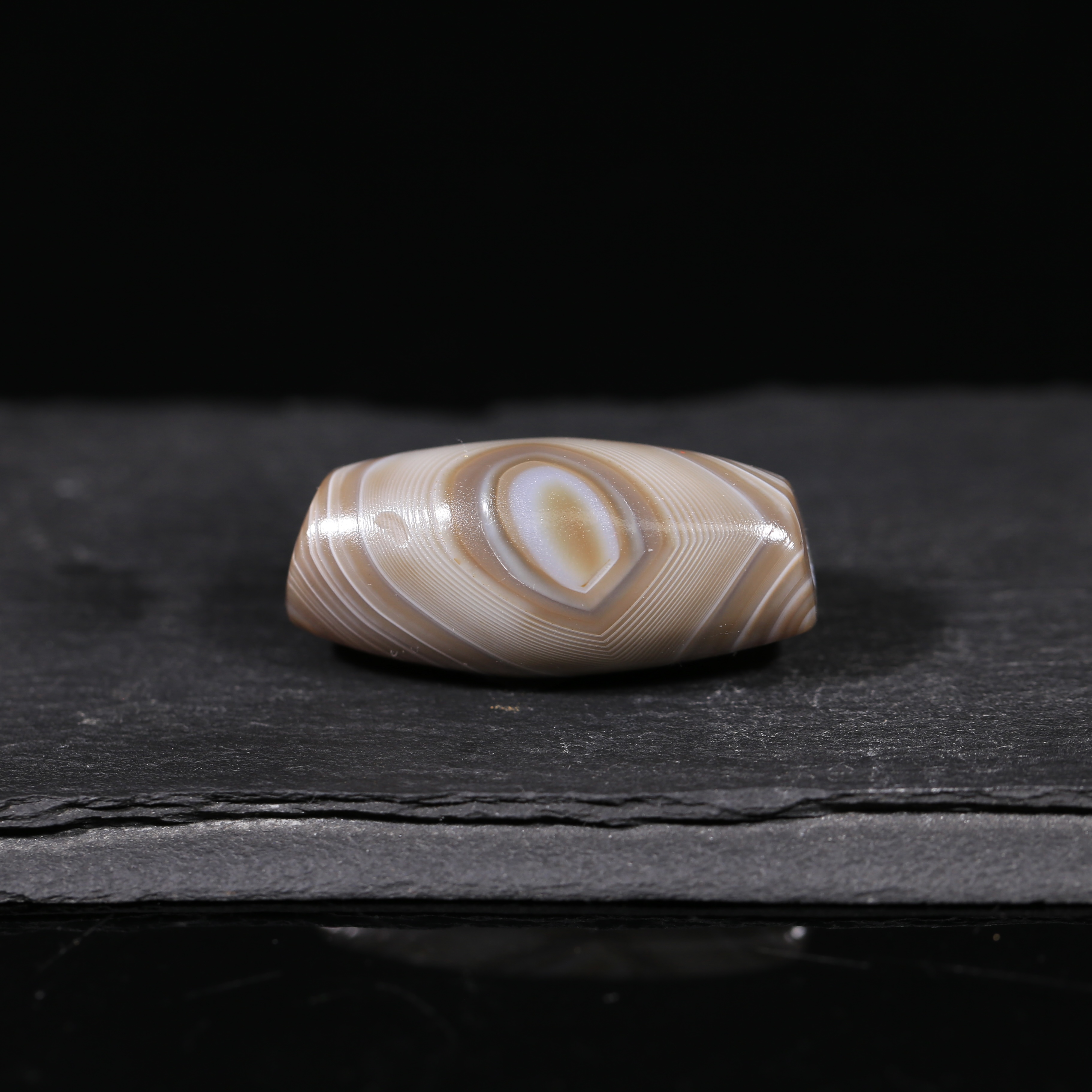 精品眼纹缠丝玛瑙带眼满沁藏系颈饰民族风百搭轻奢时尚男女可佩戴