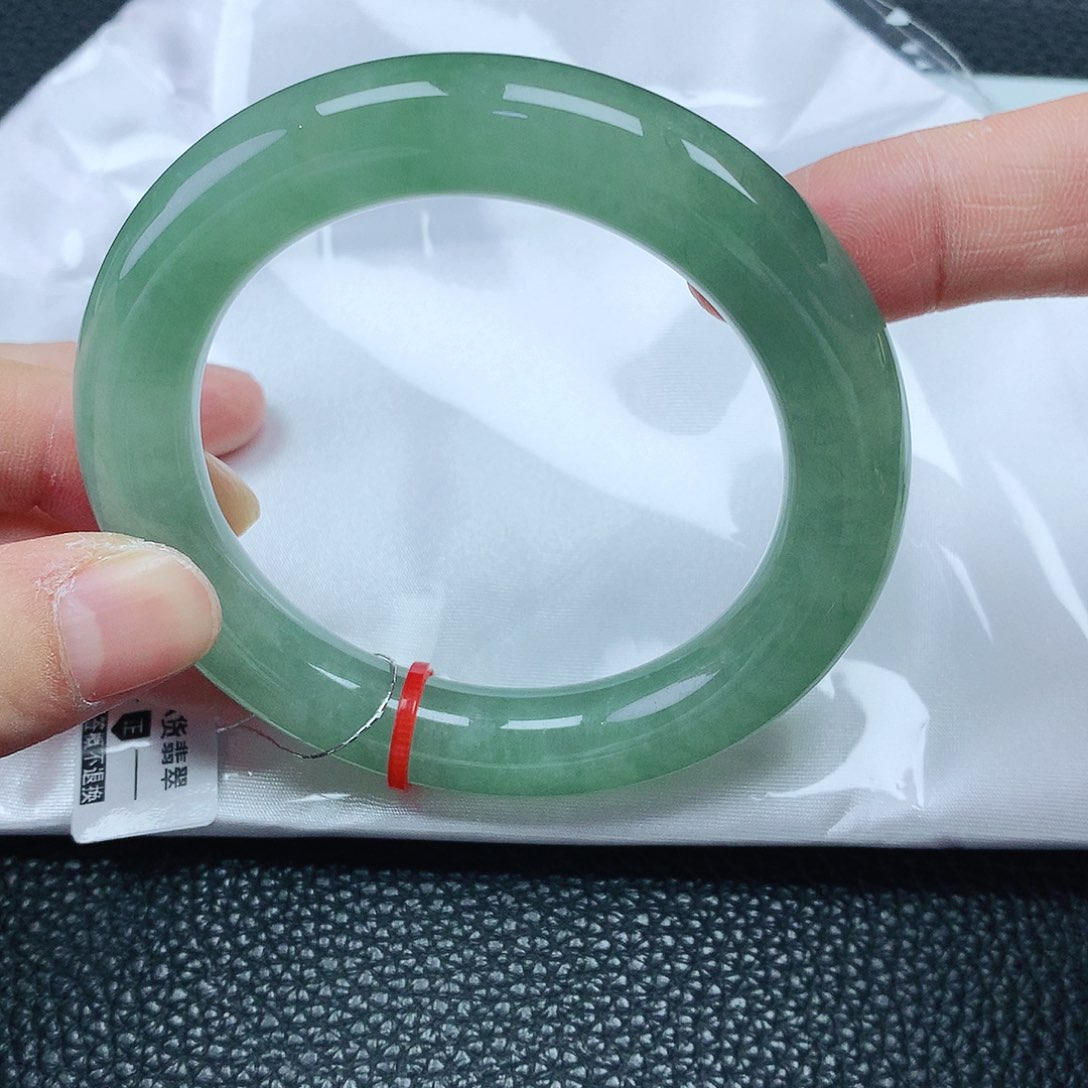 翡翠手镯未镶嵌53胖