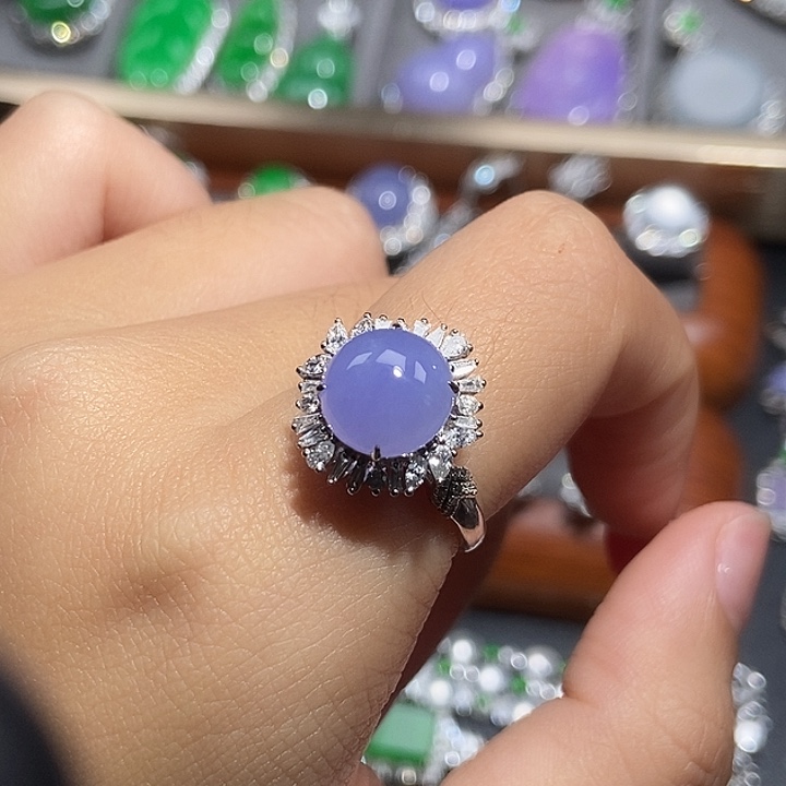 颈饰18K金镶嵌翡翠