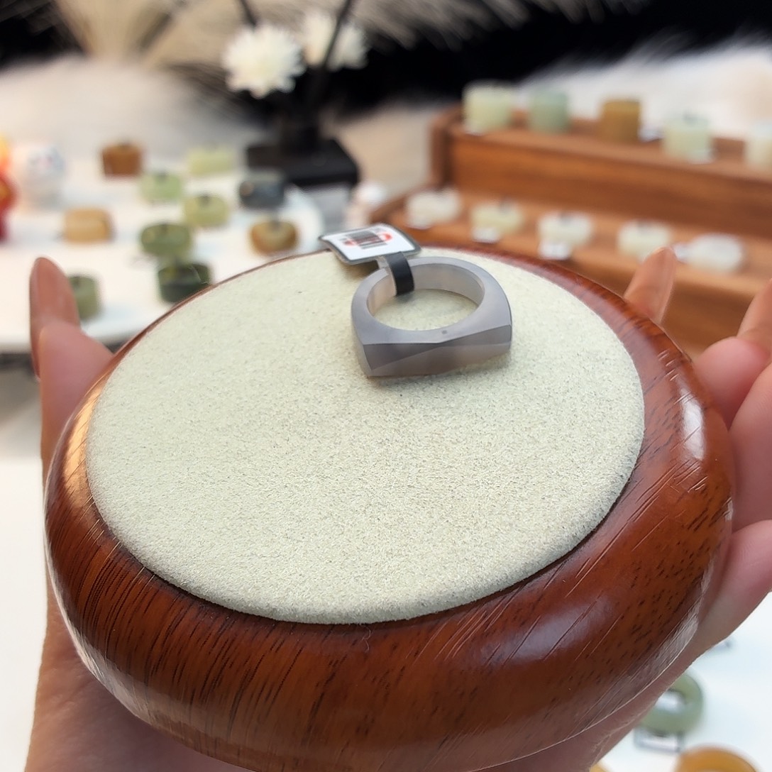 和田玉未镶嵌戒指紫色马鞍16.8j86