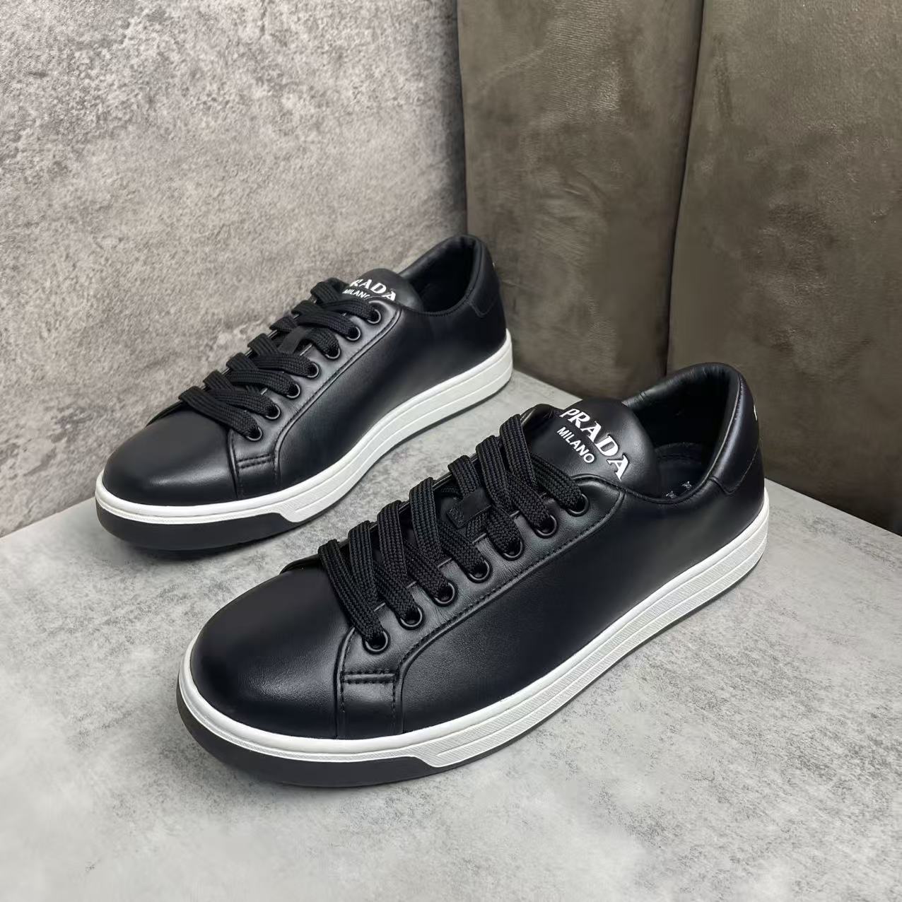未使用 Prada/普拉达 黑色皮革舒适百搭休闲低帮板鞋/40码