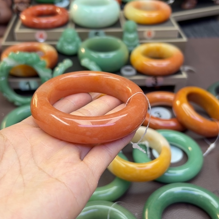 未镶嵌手镯石英岩玉君**儿