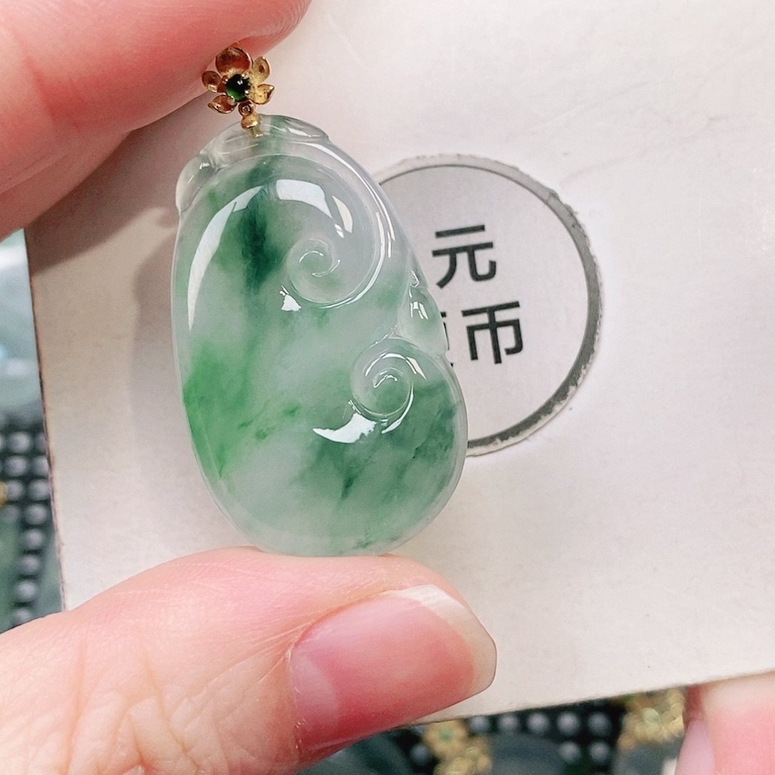 翡翠18K金镶嵌颈饰