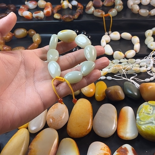 龙***云和田玉未镶嵌挂件