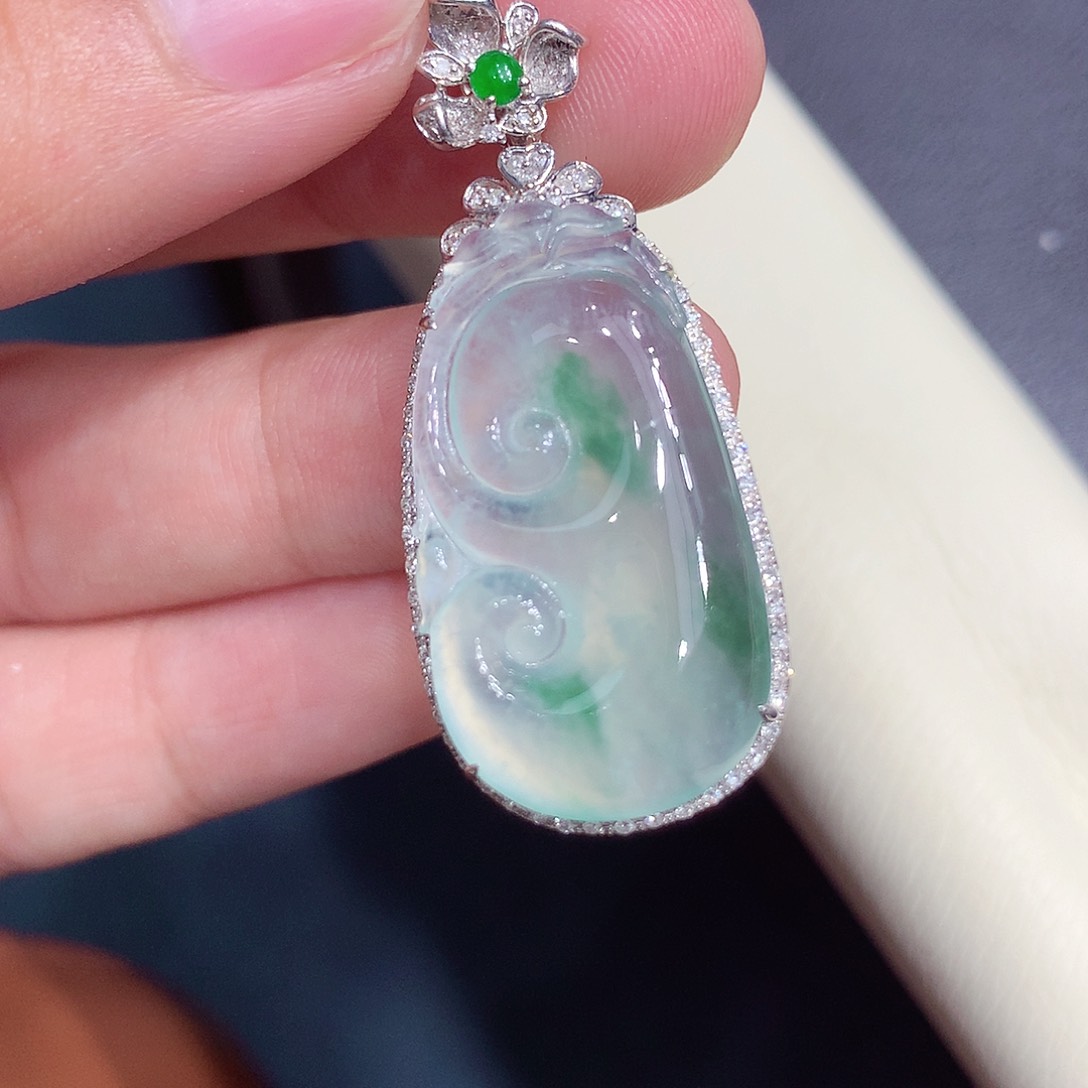 翡翠18K金镶嵌吊坠(不含链)