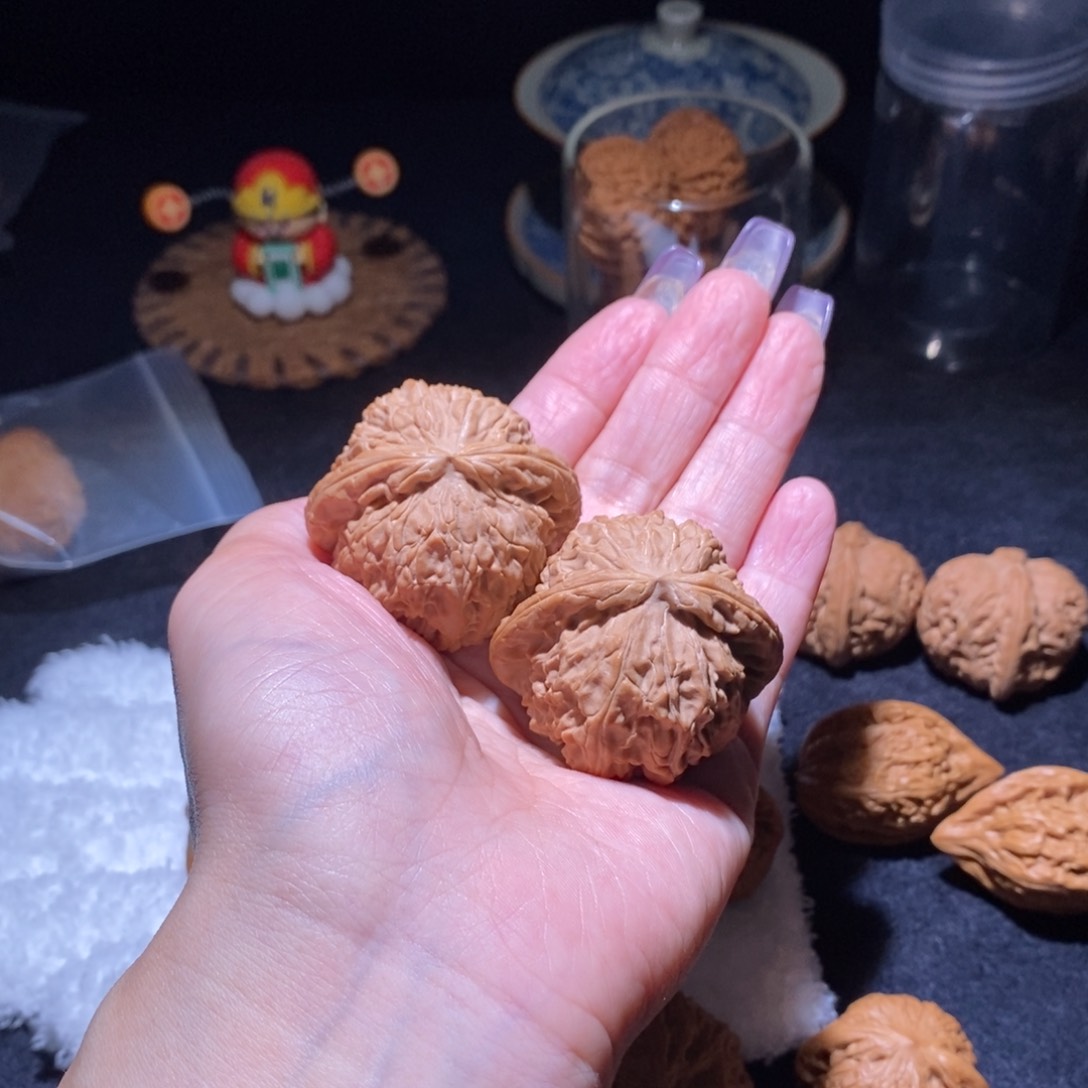 文玩核桃吊坠白狮子45