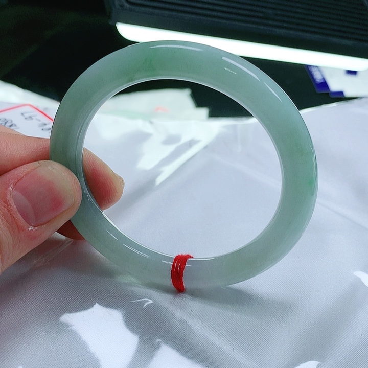 翡翠手镯未镶嵌翡翠手镯未镶嵌