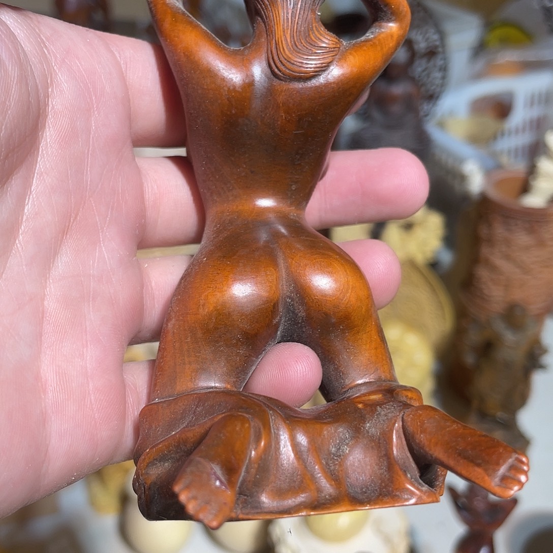 黄杨木瑕疵做旧跪美女