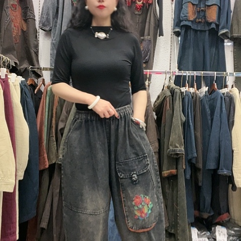 刺绣招财猫牛仔绣花裤